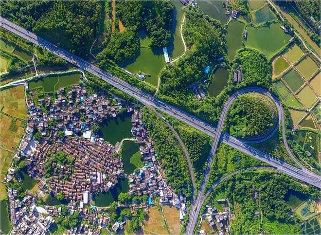 肇庆！路！路！通！