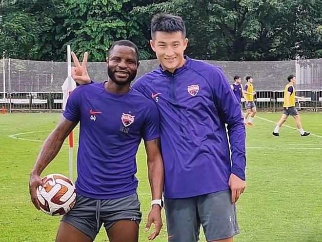 李金羽引外援横抢豪夺！大扎PK发飙+瓦科24岁内援中卫难打首发(图2)