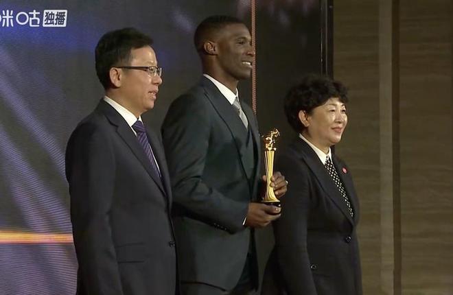 李金羽引外援横抢豪夺！大扎PK发飙+瓦科24岁内援中卫难打首发(图5)