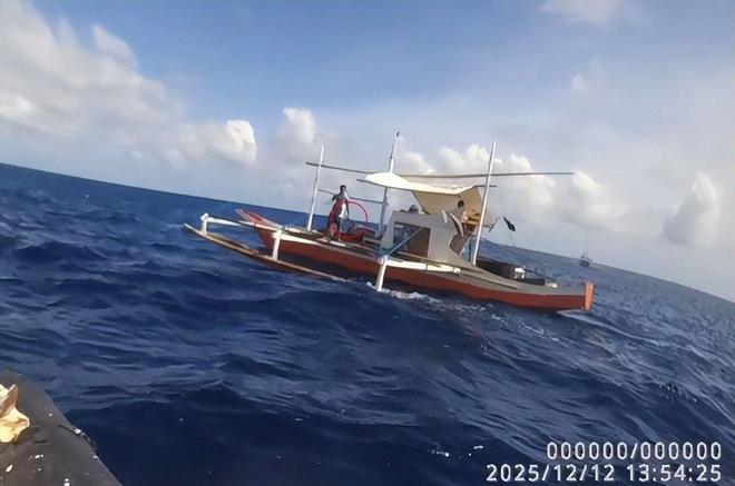 6国已派兵过南海菲防长通告中国不许出手中方直接喷射水炮(图3)