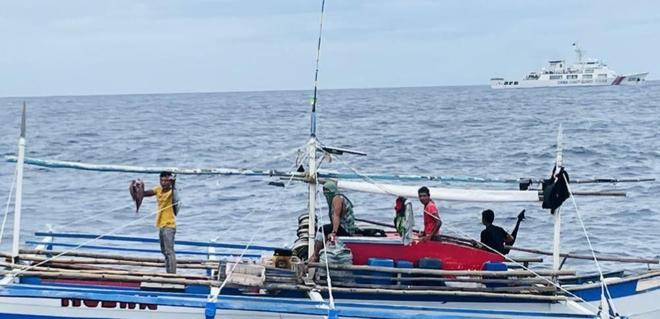 6国已派兵过南海菲防长通告中国不许出手中方直接喷射水炮(图6)