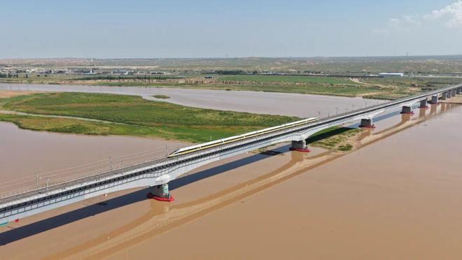 【内蒙古】实干担当筑通途 铁马追风向未来——内蒙古交通投资集团“十四五”铁路事业发展纪实(图3)