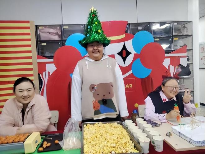 情暖特教 爱伴跨年——指南针爱心志愿者团队与育龙特教学校儿童共赴温暖之约