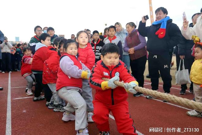 江苏苏州：拔河比赛迎新年两校联合展活力(图4)