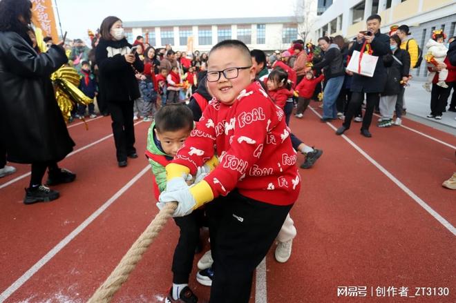 江苏苏州：拔河比赛迎新年两校联合展活力(图2)