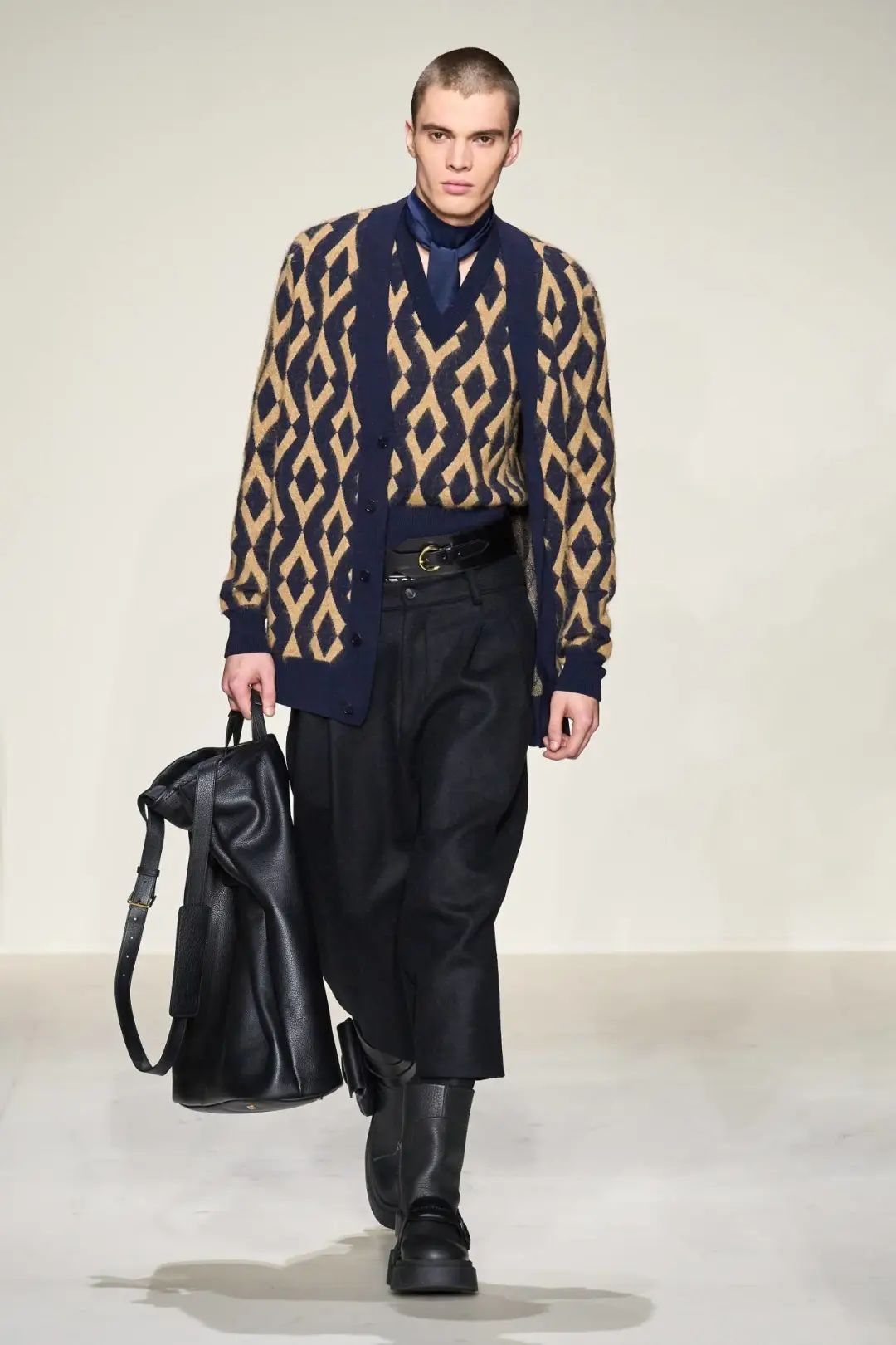 阿迪达斯理解的新中式