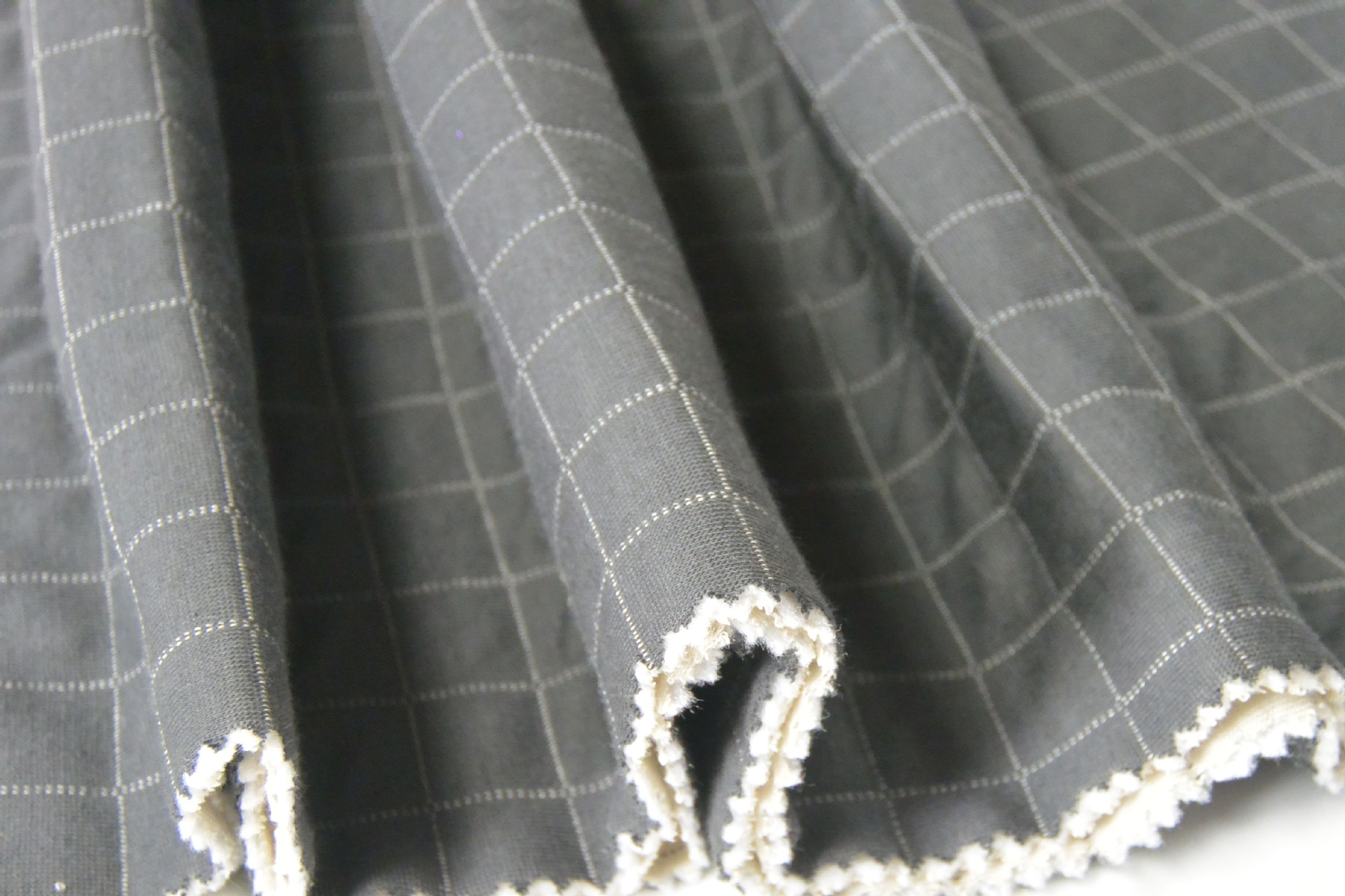 织造技术的语言桥梁：当古老工艺遇上现代翻译