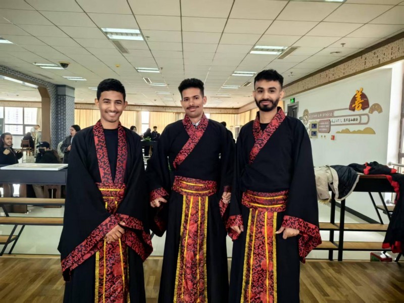 东营职业学院:非遗雅韵牵丝路留学生沉浸式触摸中华文脉(图5)