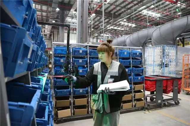 临港区：织密普惠服务网络托举百姓生活“软幸福”(图2)