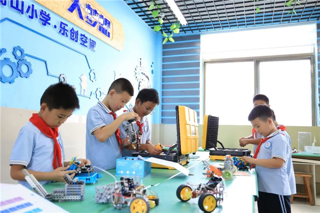 临港区：织密普惠服务网络托举百姓生活“软幸福”(图4)