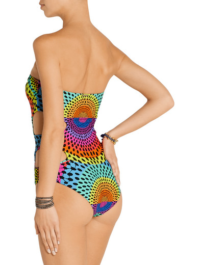 组图：10个经典泳衣造型 50年后依然流行