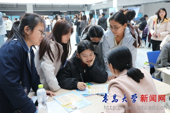 纺织服装学院2026届毕业生就业供需双选会（第三场）成功举办(图2)