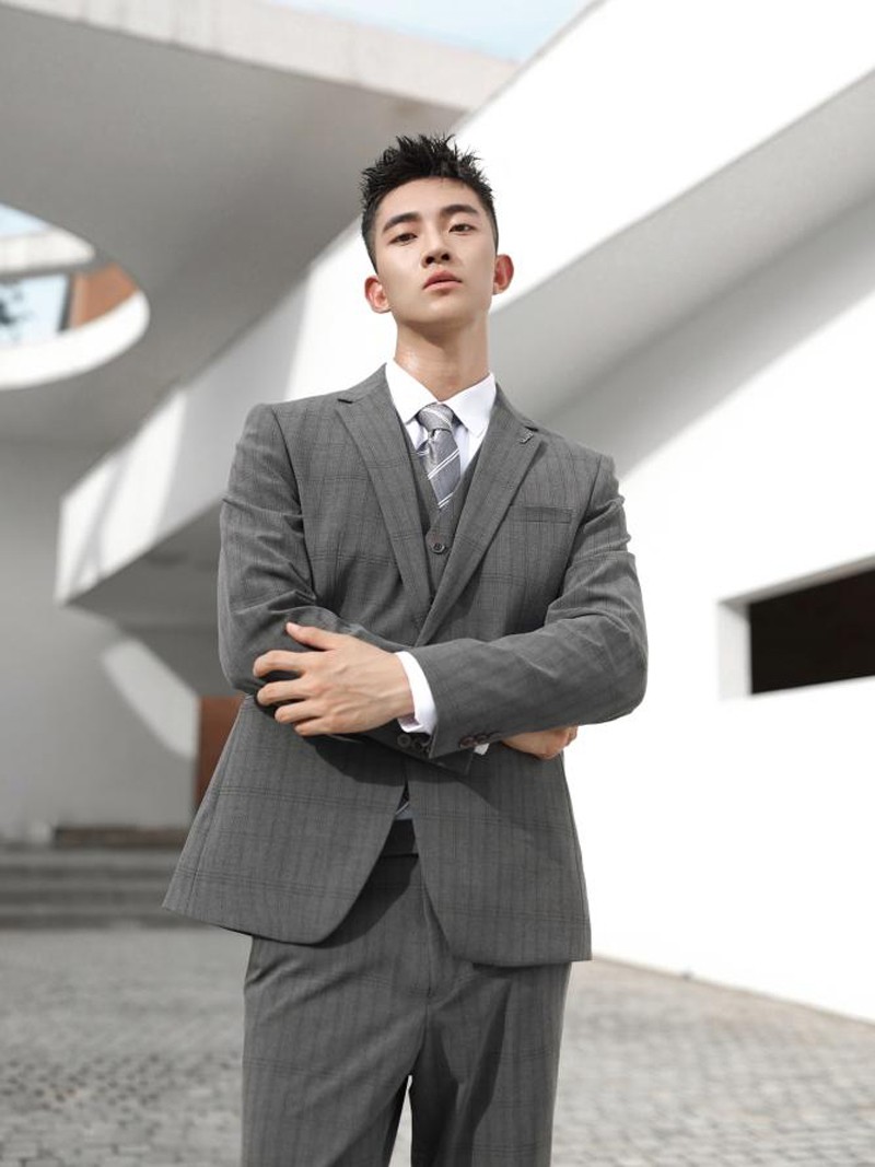 与消费者同频利郎简约男装Smart精英系列西服为仪式感而生(图1)